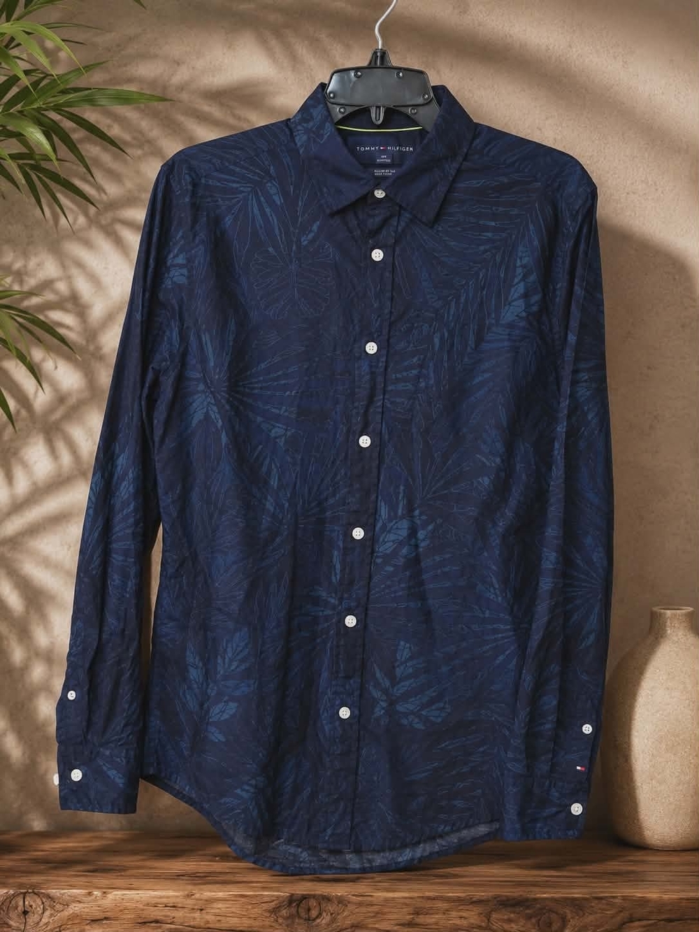 Tommy Hilfiger Custom Fit Button-Down Shirt Men’s Small Blue Abstract Pattern